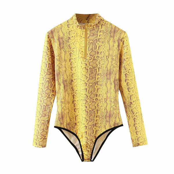 Corp de damă modern cu guler semi-înalt cu fermoar în galben și alb cu imprimeu de șarpe