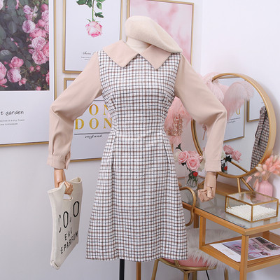 Kockás női ruha hosszú ujjal - fehér, szürke és barna szabású modell