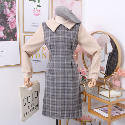 Kockás női ruha hosszú ujjal - fehér, szürke és barna szabású modell