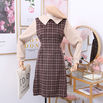 Kockás női ruha hosszú ujjal - fehér, szürke és barna szabású modell