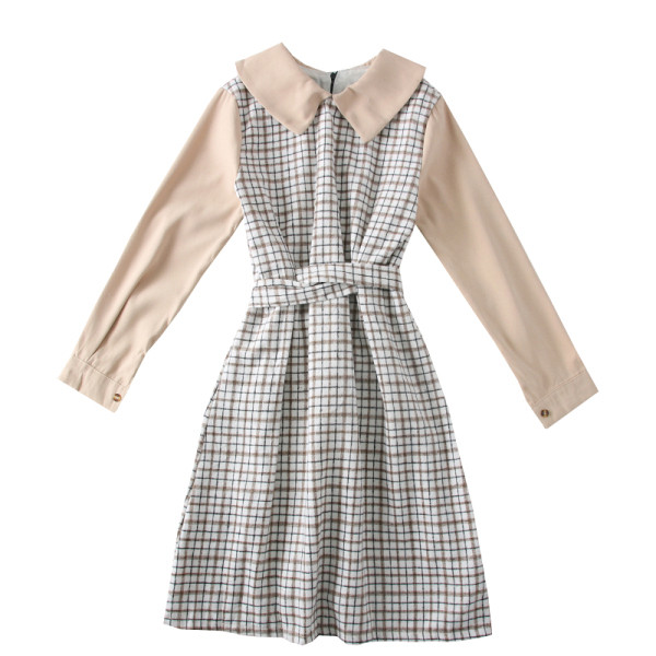 Kockás női ruha hosszú ujjal - fehér, szürke és barna szabású modell