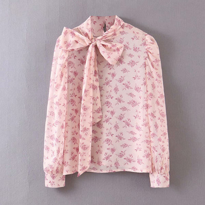 Egyenes női blúz modell, hosszú ujjú, rózsaszín nyakkivágással szalaggal