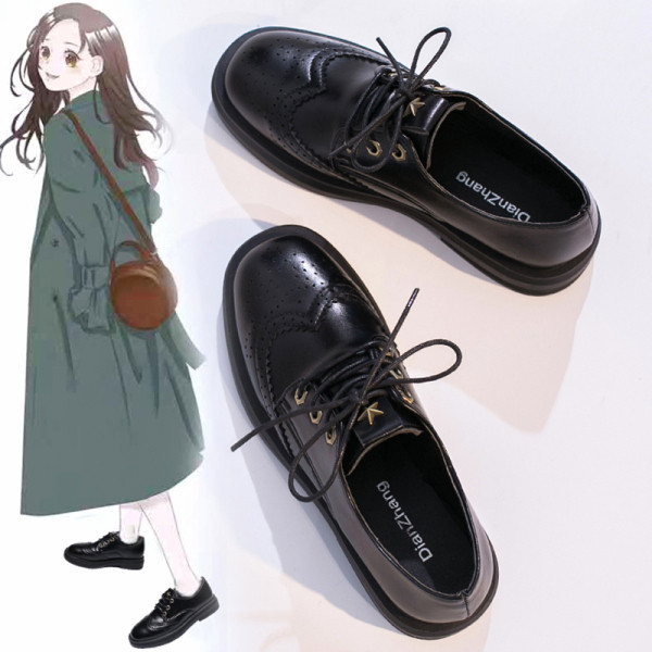 Női alkalmi bőrcipő lapos talppal és fűzővel, fekete színben