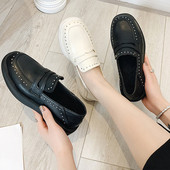 Καθημερινά έκο δερμάτινα γυναικεία παπούτσια με ίσια σόλα σε μαύρο και άσπρο χρώμα