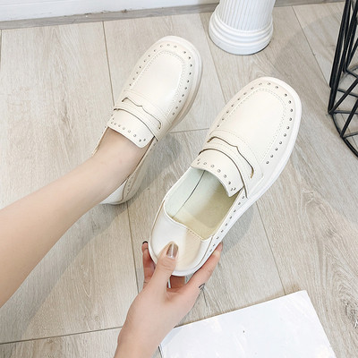 Καθημερινά έκο δερμάτινα γυναικεία παπούτσια με ίσια σόλα σε μαύρο και άσπρο χρώμα