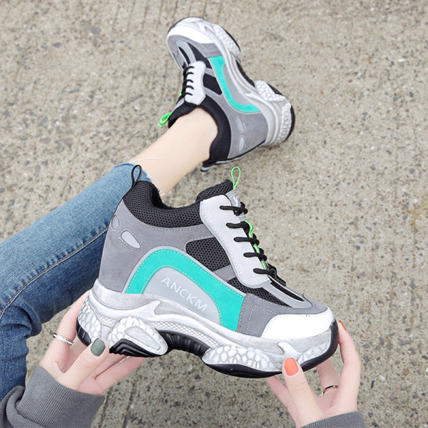 Őszi-téli tornacipő magas és durva talppal, fekete és szürke színben