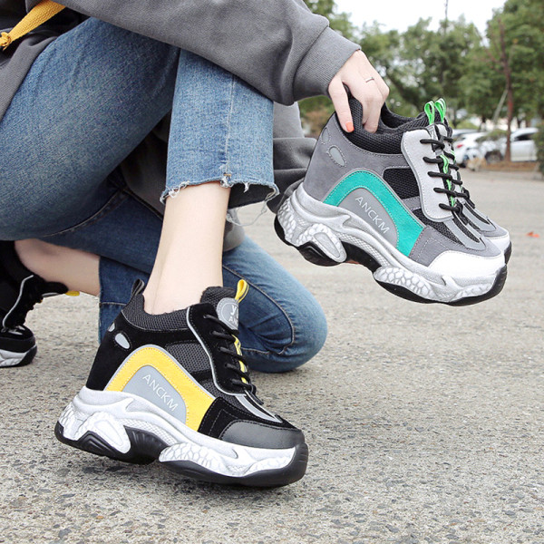 Őszi-téli tornacipő magas és durva talppal, fekete és szürke színben