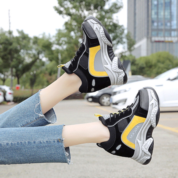 Őszi-téli tornacipő magas és durva talppal, fekete és szürke színben