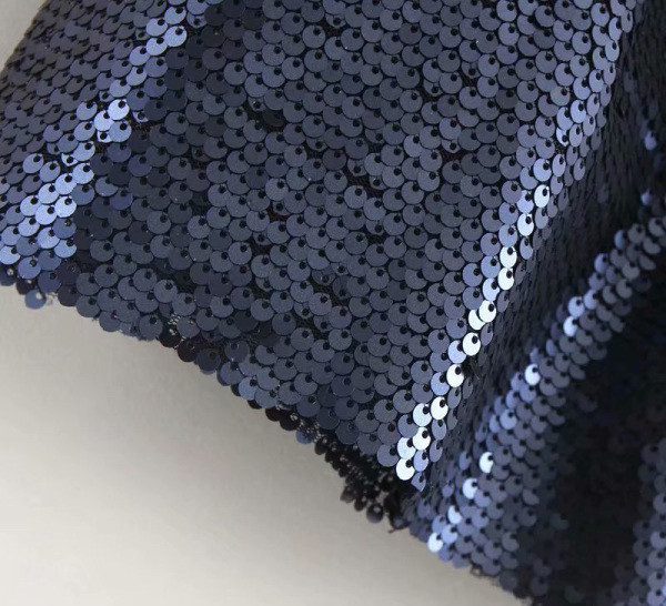 Κομψό κοντό φόρεμα με λεπτές λωρίδες και σε μπλε χρώμα