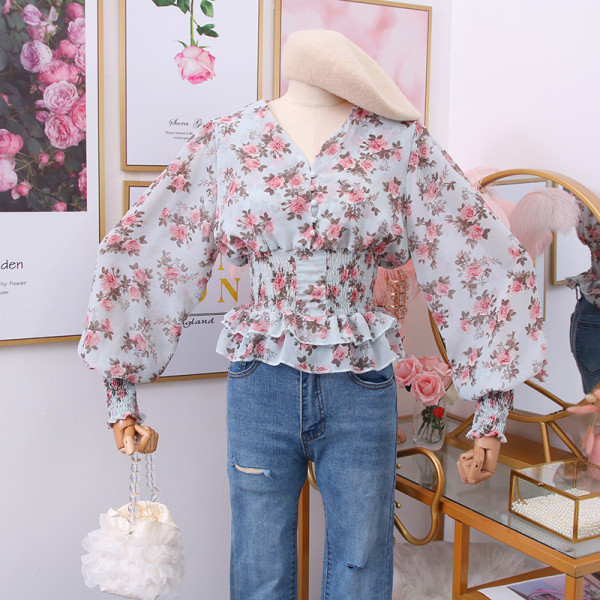 Új modell női blúz virágos motívumokkal, spitz nyakkivágással több színben