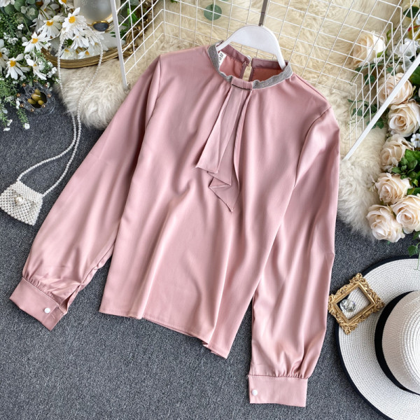 Modern női ing hosszú ujjal és alacsony gallérral zöld, bézs, bordó, rózsaszín, fehér és fekete színben