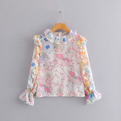 Női alkalmi blúz fürtökkel, fehér és virágmintával