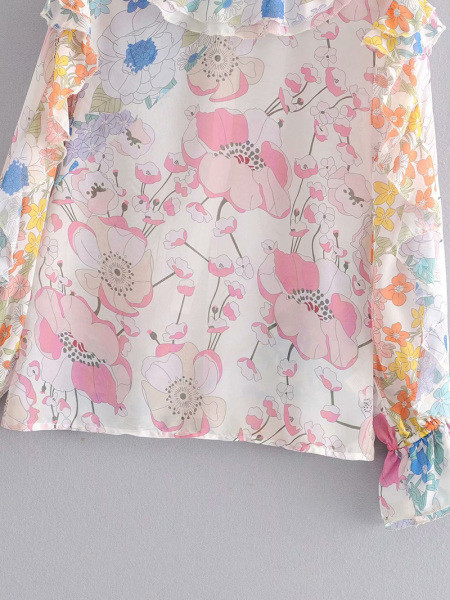 Női alkalmi blúz fürtökkel, fehér és virágmintával