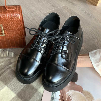 Pantofi de dama din piele cu talpa inalta de culoare neagra