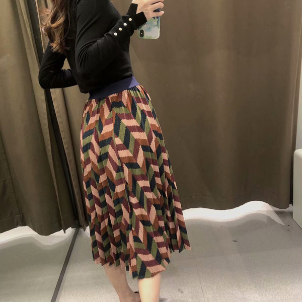 Hosszú, többszínű redős szoknya elasztikus derékkal