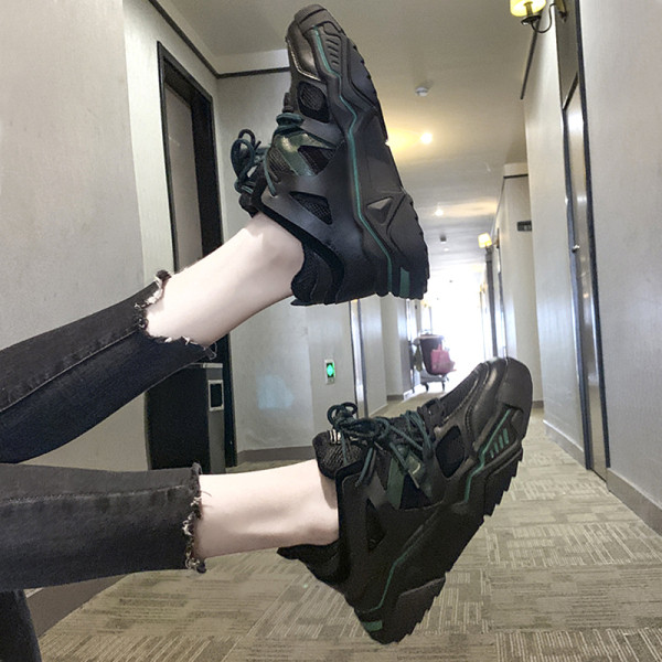 Adidasi de toamna de dama cu sireturi colorate si talpa aspra in negru