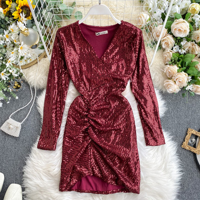 Modern női flitteres ruha V-nyakkal, rózsaszín, fekete, ezüst és bordó színekben