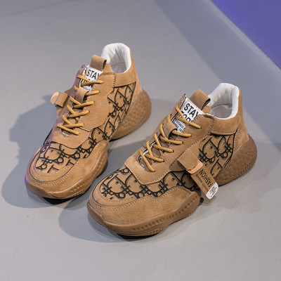 Κορυφαία γυναικεία αθλητικά παπούτσια με γράμματα σε καφέ, μαύρο και γκρι χρώμα