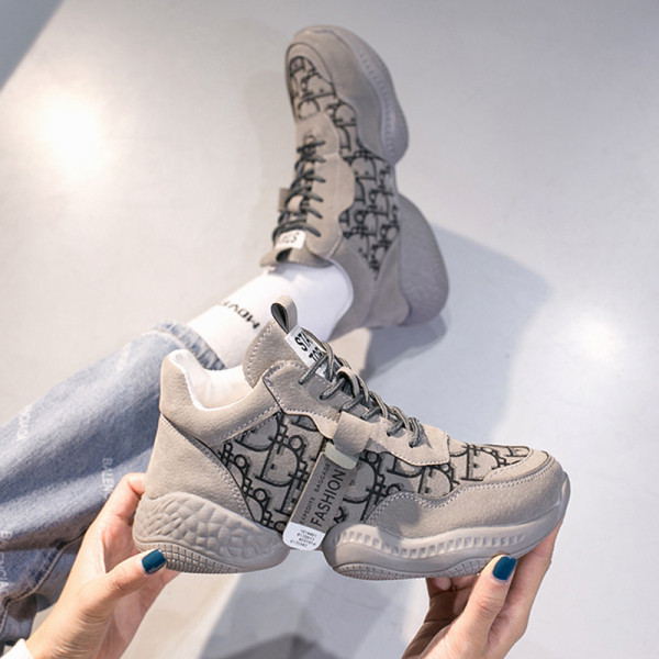 Κορυφαία γυναικεία αθλητικά παπούτσια με γράμματα σε καφέ, μαύρο και γκρι χρώμα