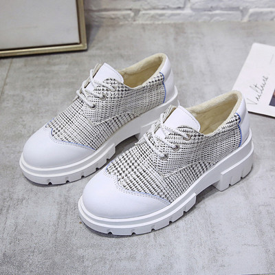 Női alkalmi cipő durva talppal, fehér és fekete színben