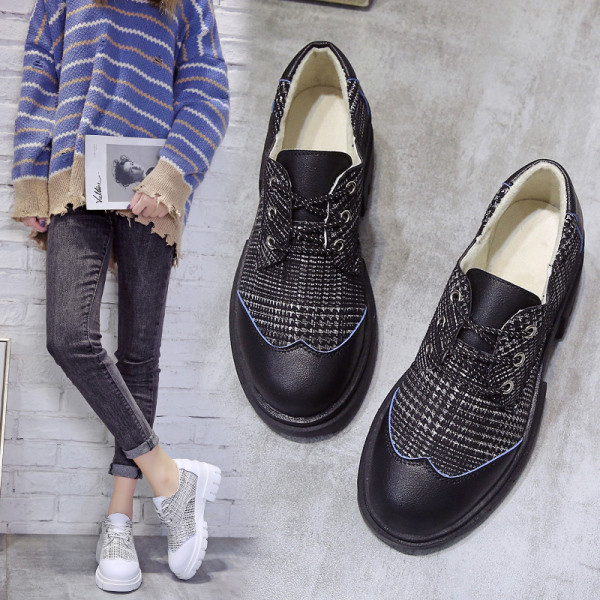 Női alkalmi cipő durva talppal, fehér és fekete színben