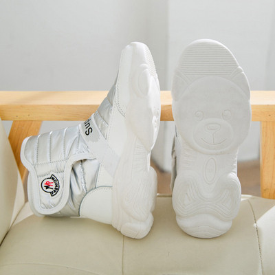 Női téli csizma puha béléssel, fekete és ezüst színben