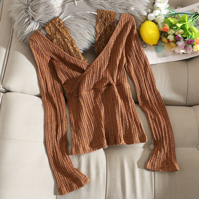 Μοντέρνα λεπτή πλεκτή μπλούζα με δαντέλα σε καφέ, άσπρο, μαύρο και ροζ χρώμα