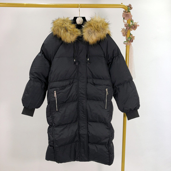 Női hosszú téli kabát cipzárral és kapucnival, rózsaszín, zöld, fehér és fekete tollal