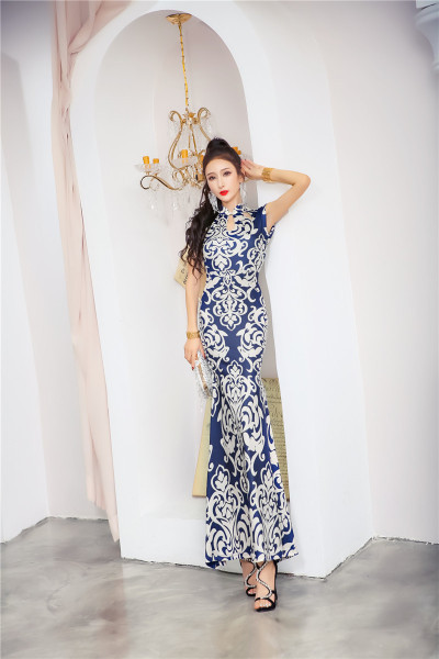 Rochie de damă elegantă, cu model, decolteu oval și decupaje în albastru