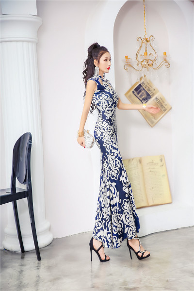 Rochie de damă elegantă, cu model, decolteu oval și decupaje în albastru