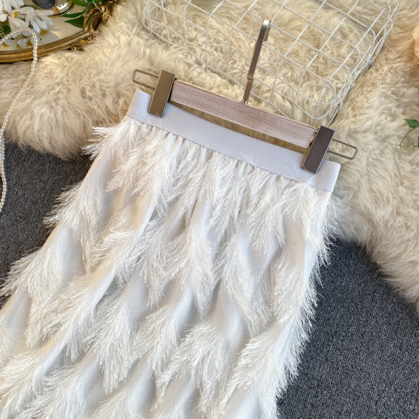 Hosszú női szoknya rojtokkal, magas derékkal, fehér és fekete színben