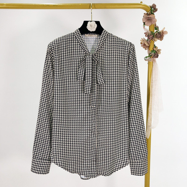 Női alkalmi kockás ing fekete-fehér nyakkivágással szalaggal