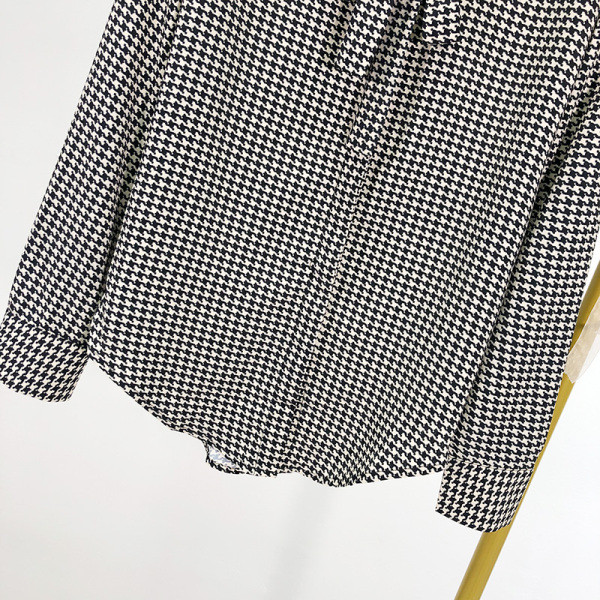 Női alkalmi kockás ing fekete-fehér nyakkivágással szalaggal