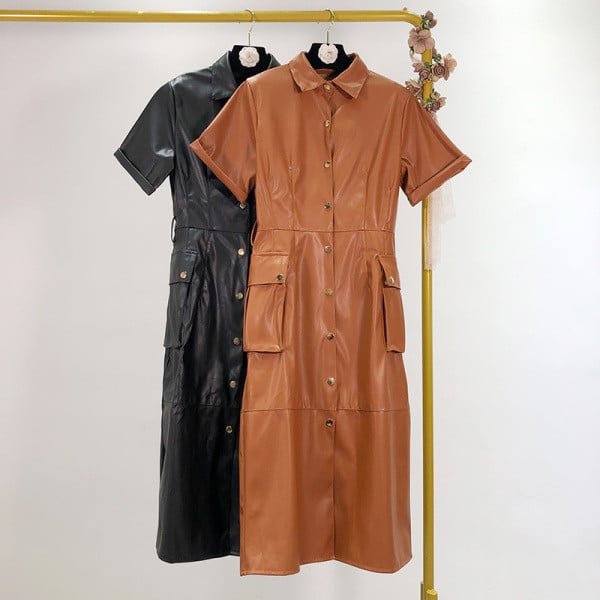 Modern hosszú ruha öko bőrből fekete és barna színben, gombokkal és zsebekkel