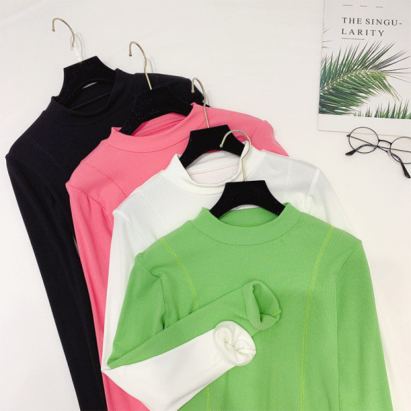 Γυναικεία πλεκτή λεπτή μπλούζα με χαμηλό κολάρο σε μαύρο, πράσινο, ροζ και λευκό χρώμα