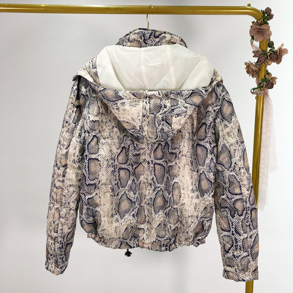Geaca scurta casual cu fermoar si gluga cu imprimeu sarpe