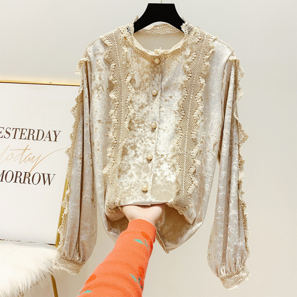 Stílusos női bársony és csipke ing fekete, fehér és bézs gombokkal