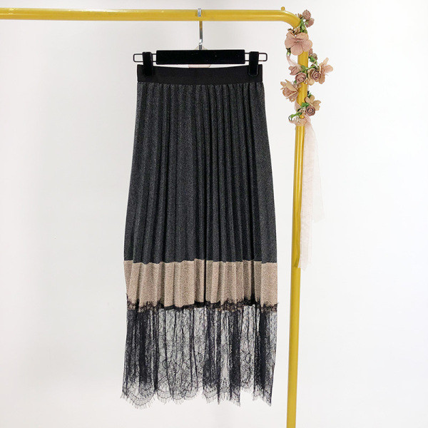 Női hajtogatott szoknya gumírozott derékkal és csipkével szürke és fekete színben