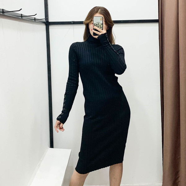 Női testhezálló ruha pólógallérral és gombokkal fekete és barna színben