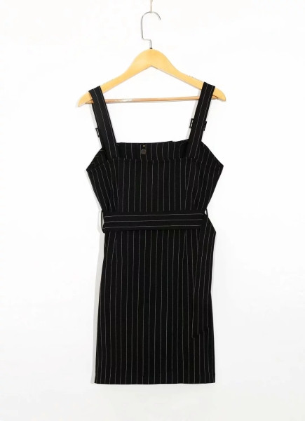 Μοντέρνο ριγέ γυναικείο φόρεμα με φερμουάρ σε μαύρο χρώμα και ζώνη