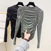 Γυναικεία μπλούζα με γυαλιστερό εφέ και οβάλ λαιμόκοψη σε μαύρο και γκρι χρώμα