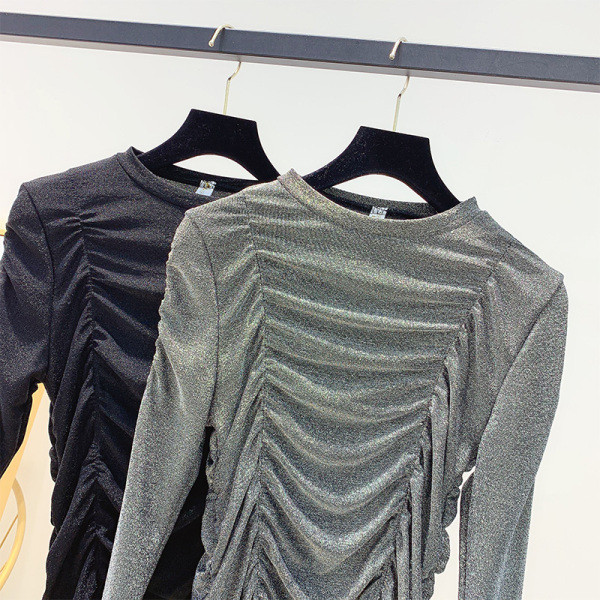 Γυναικεία μπλούζα με γυαλιστερό εφέ και οβάλ λαιμόκοψη σε μαύρο και γκρι χρώμα