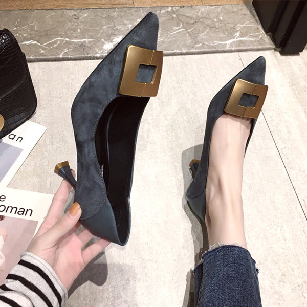 Γυναικείες μπότες μυτερό μοντέλο σε μαύρο, μπεζ και γκρι χρώμα