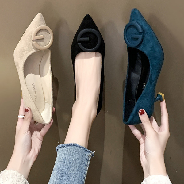 Stílusos női cipő hegyes modell fekete, zöld és bézs színben