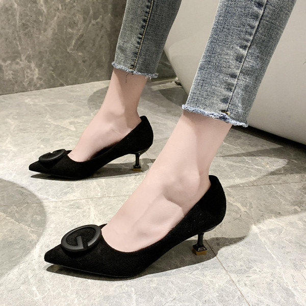 Stílusos női cipő hegyes modell fekete, zöld és bézs színben