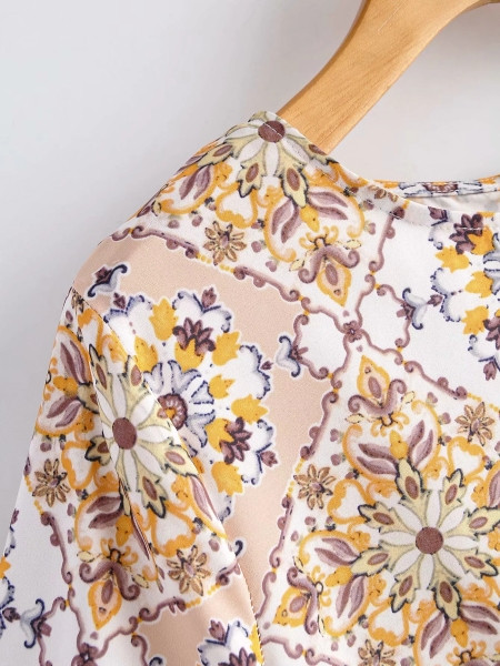 Rochie scurta casual cu decolteu oval si maneci scurte model drept cu model colorat