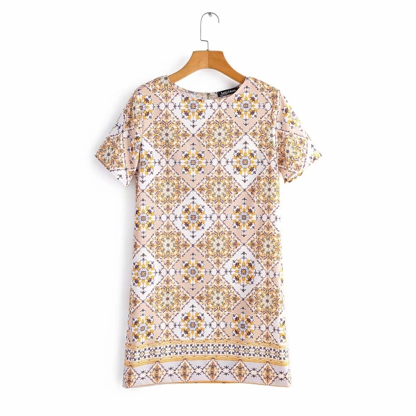 Rochie scurta casual cu decolteu oval si maneci scurte model drept cu model colorat