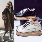 Őszi-téli női cipő magas talppal, puha béléssel, fekete-fehér színben