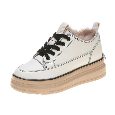 Őszi-téli női cipő magas talppal, puha béléssel, fekete-fehér színben