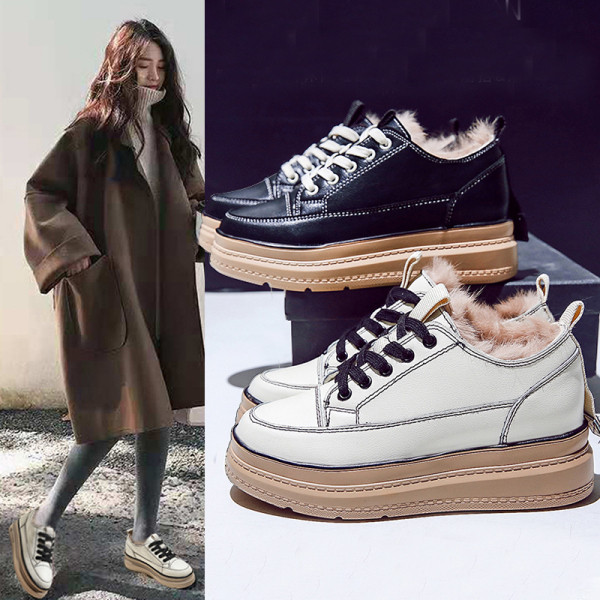 Őszi-téli női cipő magas talppal, puha béléssel, fekete-fehér színben